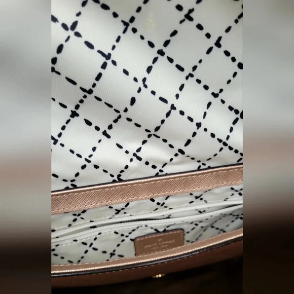 Kate Spade, small purse, Gold. - Picture 5 of 8